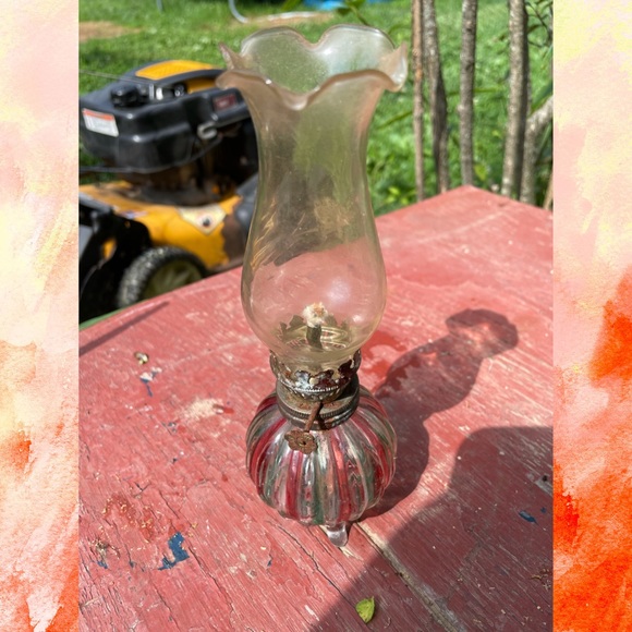 Red Green Vintage Oil Lamp - Picture 2 of 2